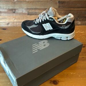 Men’s Size 11 NB Gore-Tex sneaker